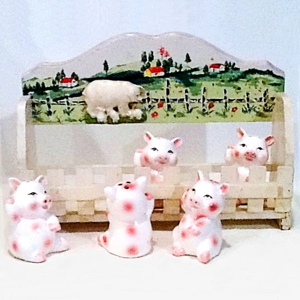 5 Little Pigs Spice Rack