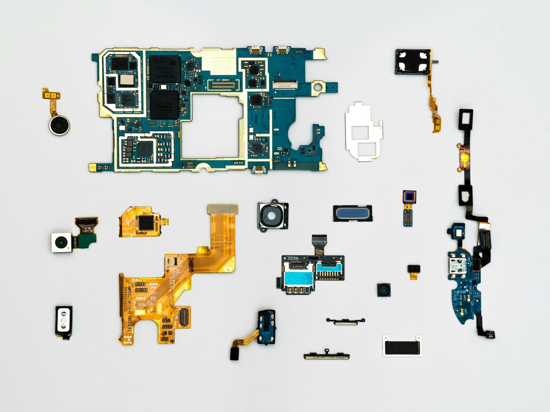 pexels-dan-cristian-pădureț-1476321 Disassembled data chip components placed on a surface.
