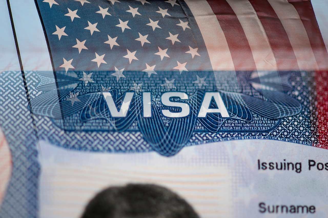 Canadian Residents Face Record-Breaking Wait Times for US Visas