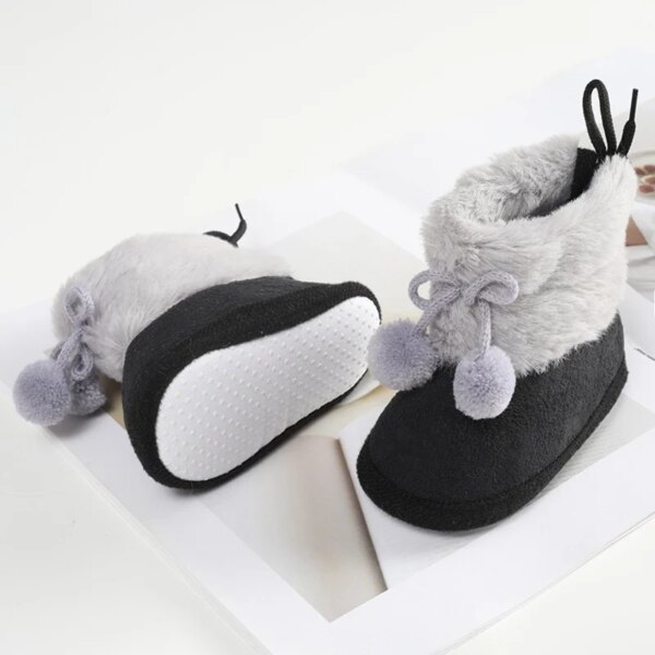 Chaussons Bottes Fourrées Bébé avec Pompon 4
