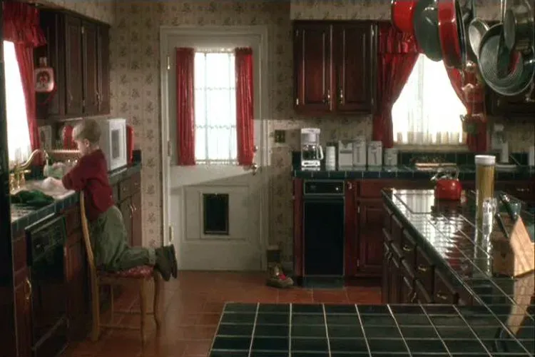 The Home Alone House Is Once Again Generating Exciting Viewer Interest 4 home alone house interior
