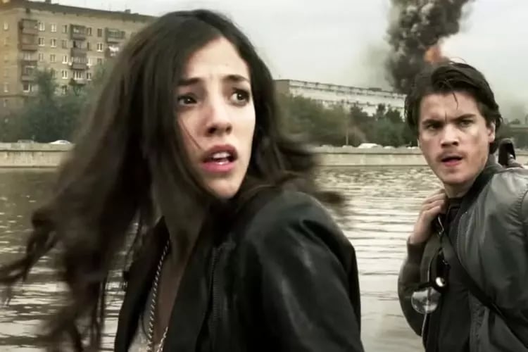 15 Best Alien Invasion Movies Like A Quiet Place 13 the darkest hour