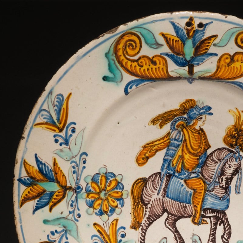 Plato con la figura de Diocleciano. Barcelona, siglo XVII. Cerámica esmaltada