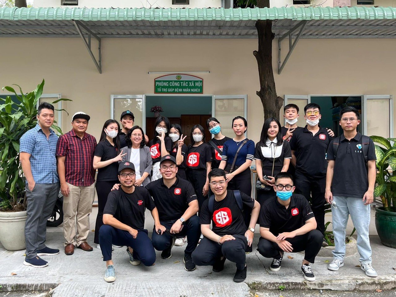 Acts of Kindness: Giving Back to the Community Acts of Kindness: Giving Back to the Community