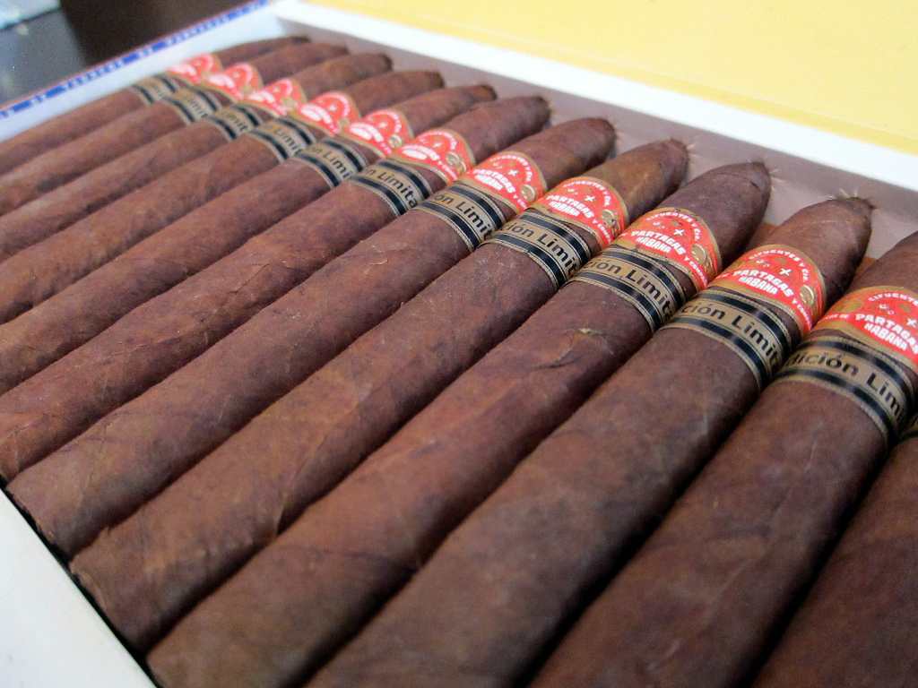 Partagas Piramides Edicion Limitada 2000 - Image 2
