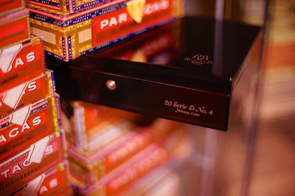 Partagas Series D No. 4 Reserve L. E. 2005 - Image 2