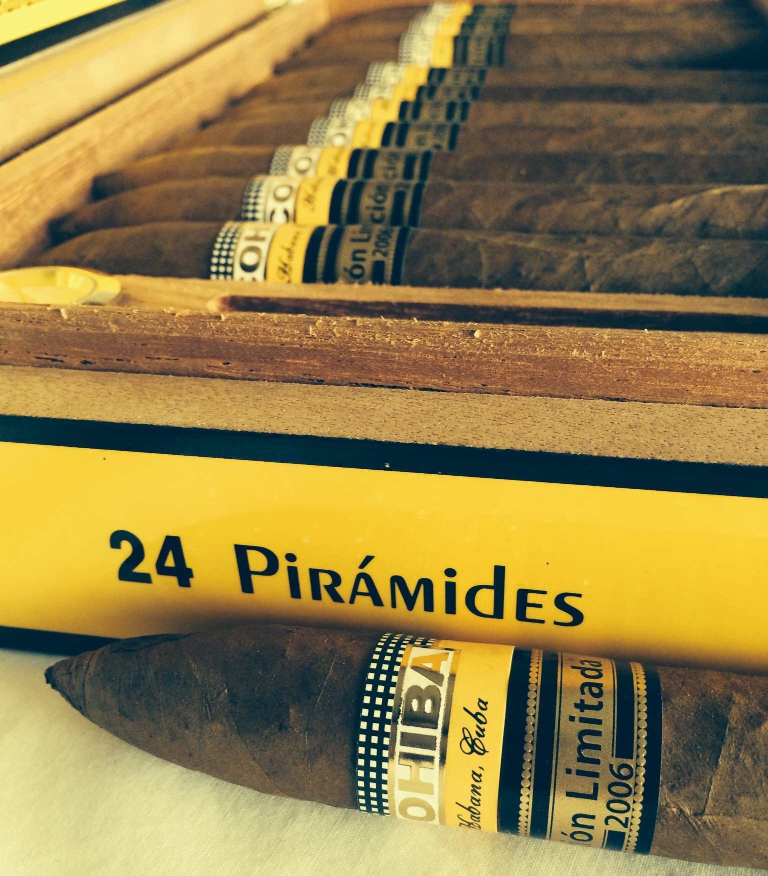 Cohiba 24 Piramides Luxury Humidor L.E. 2006 - Image 6