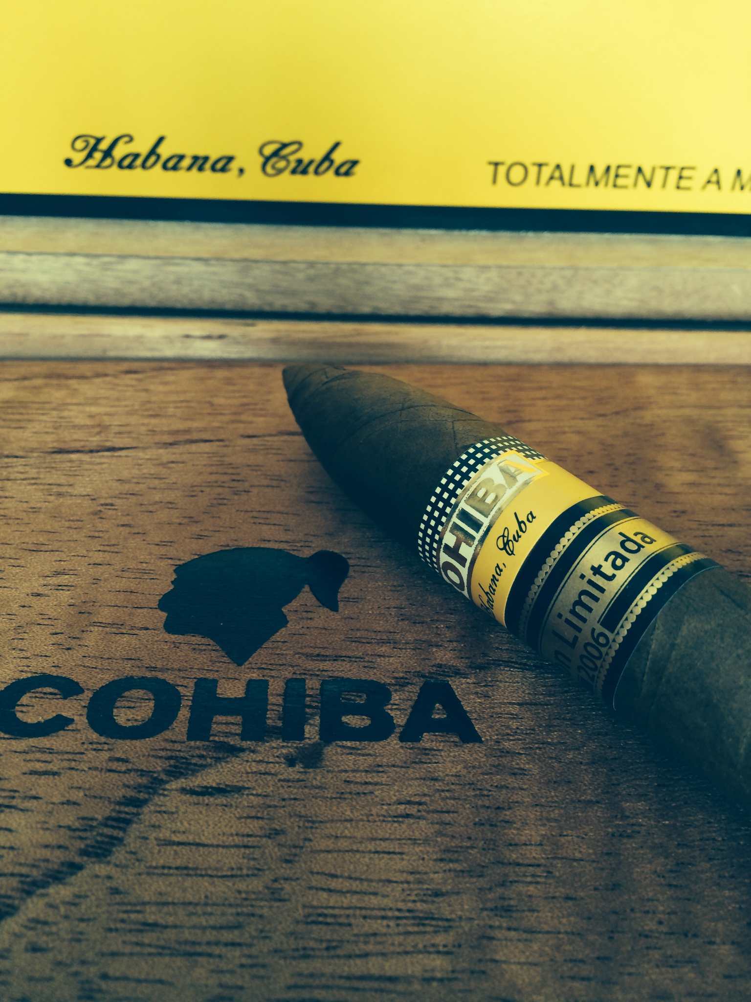 Cohiba 24 Piramides Luxury Humidor L.E. 2006 - Image 8