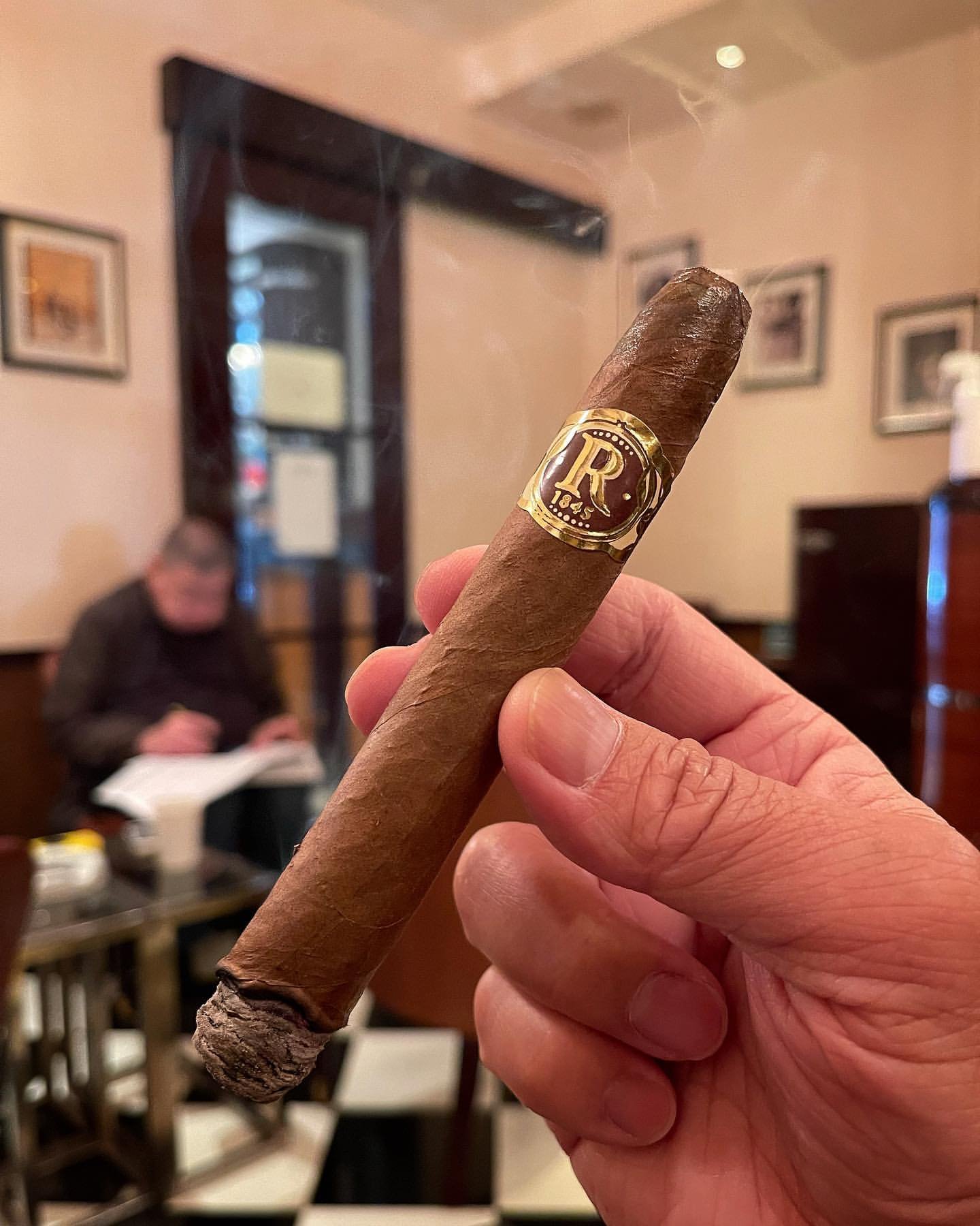 Vegas Robaina Cigars - Prices, Sizes, and Everything You Need to Know 1 Vegas Robaina Cigars - Prices, Sizes, and Everything You Need to Know