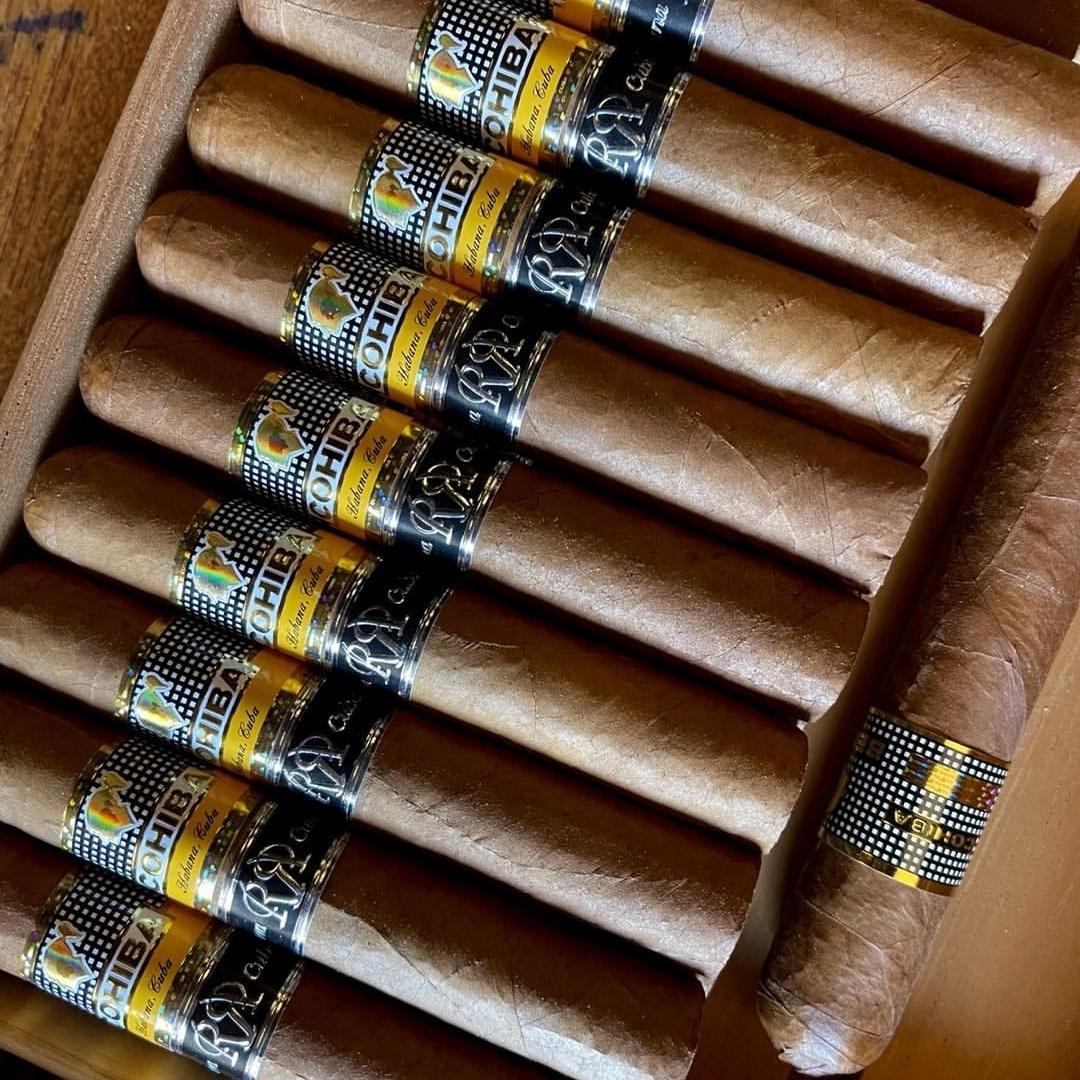 Cohiba Robusto Reserva Cosecha 2014 Box View - Authentic Habanos