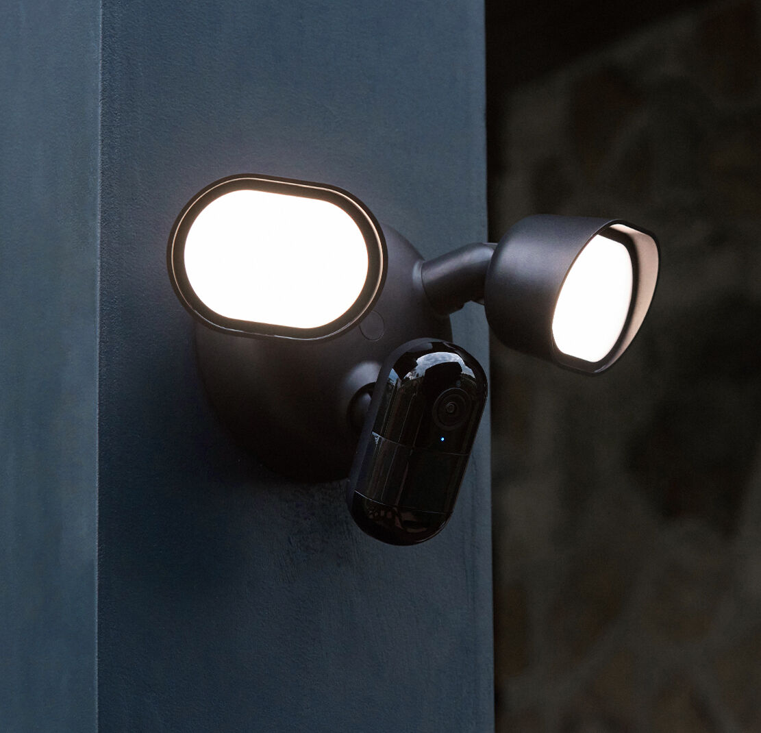 Arlo Wired Floodlight Camera – 2000 Lumen LED Light - Image 4