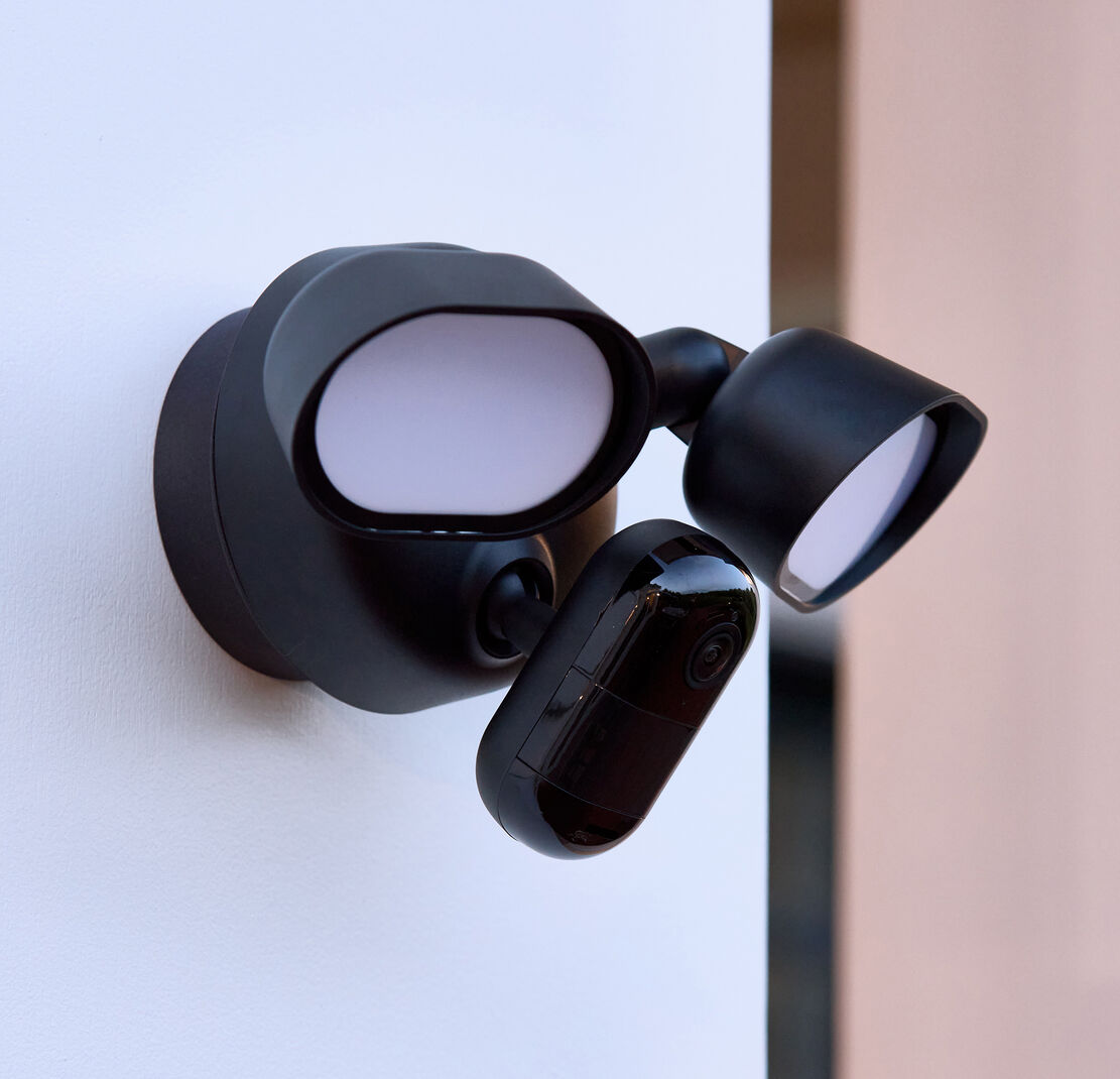 Arlo Wired Floodlight Camera – 2000 Lumen LED Light - Image 6