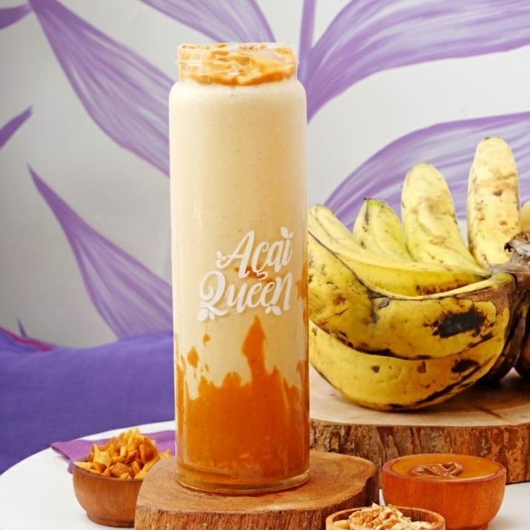 Refreshing smoothie and detox juice with tropical fruits, served in Ubud, Bali.