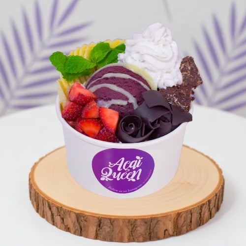 Acai Queen Bar Bali offering vegan acai bowls, fresh fruit smoothies, and plant based desserts in Ubud and Kuta.
