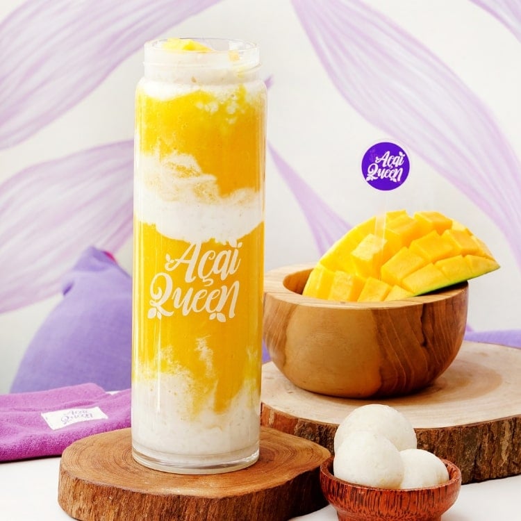 Energizing superfood juice blend: the ultimate healthy tropical drink in Bali.