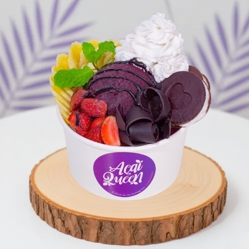 Vegan acai bowl made with tropical fruits and granola, fresh plant based dessert served at Acai Queen Bar Ubud and Kuta Bali healthy cafe.