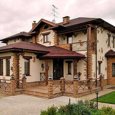 Fatada cu tencuiala decorativa Caparol si elemente din piatra naturala