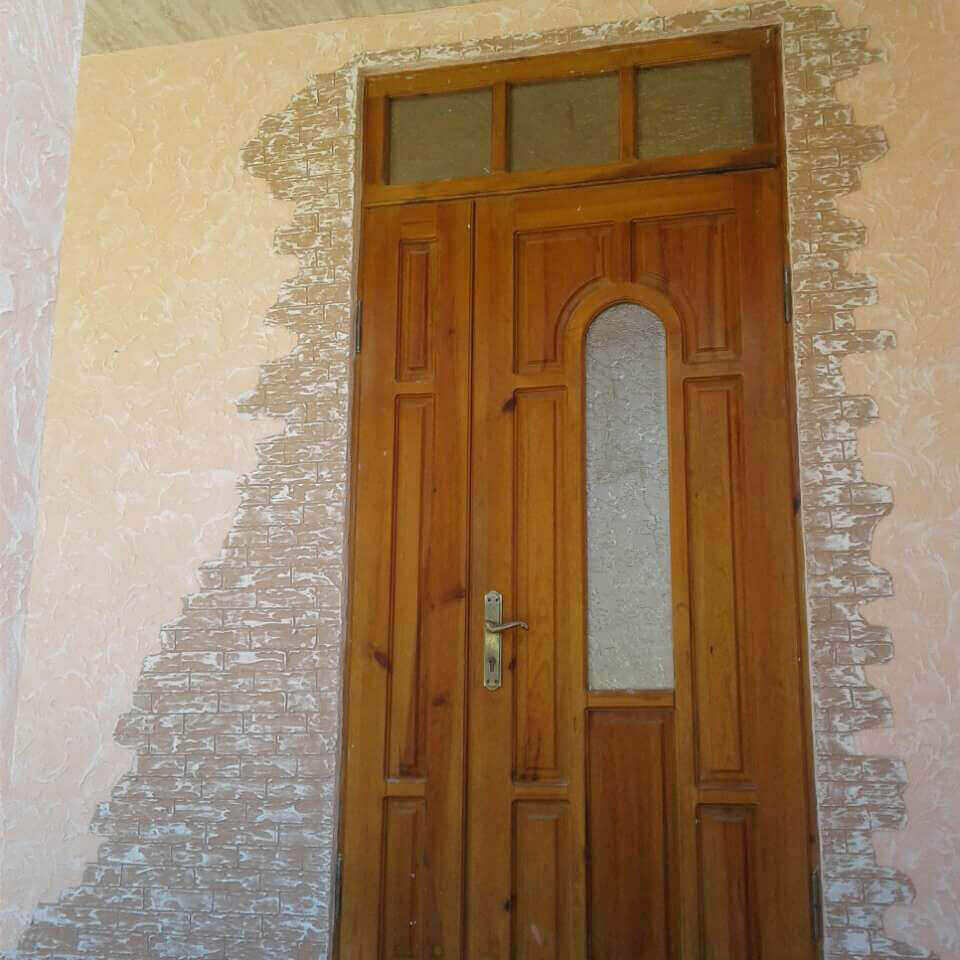 Фасад дома обрамление вокруг входа