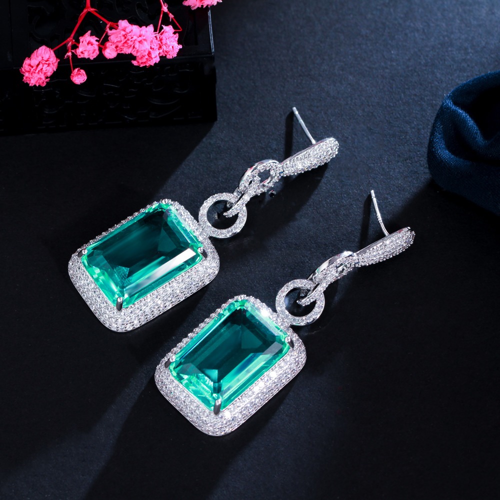 Artania Emerald Grace Earrings