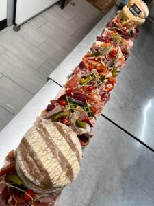 planche charcuterie geante evenementielle
