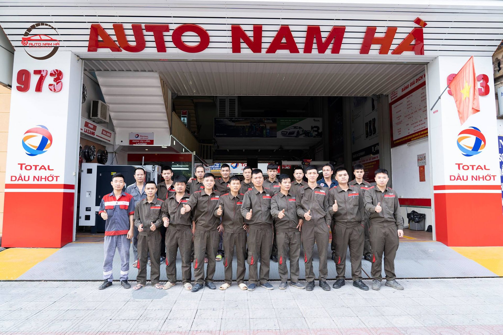 Auto-nam-ha-sua-lop-o-to