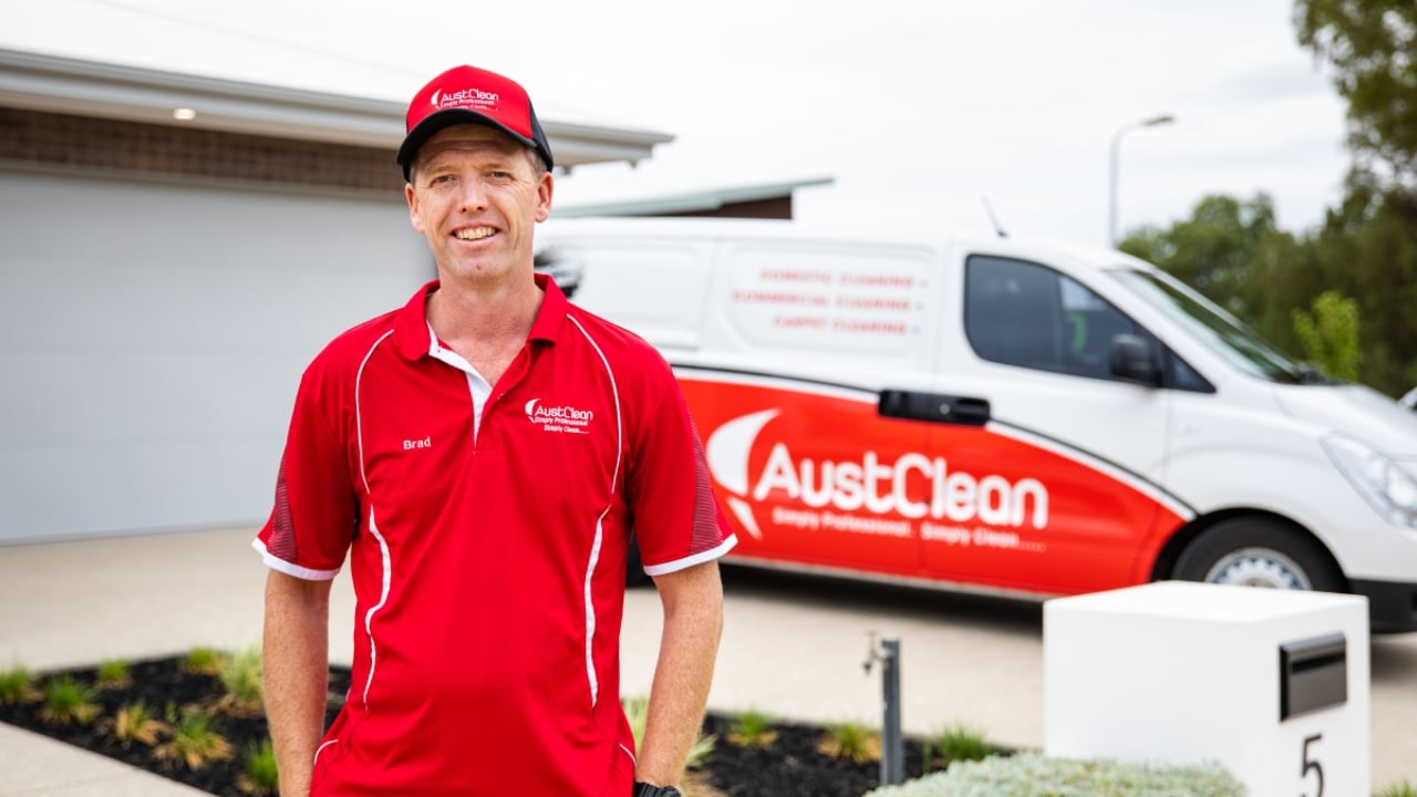 10 Reasons to Buy a Cleaning Franchise in Australia 1 AustClean office cleaning services – professional desk, computer, and workspace cleaning for commercial offices in Australia.