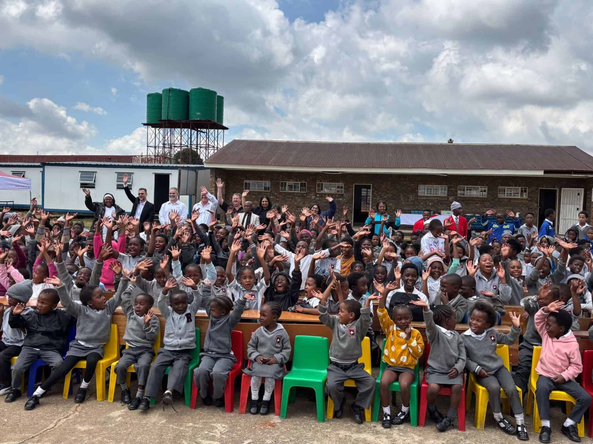 BME, Omnia Agriculture support education with donated mobile classroom. 2 BME, Omnia Group, Omnia Agriculture, donate, CSI, mobile classroom, Fundisisa Combined School, Dryden, Mpumalanga.