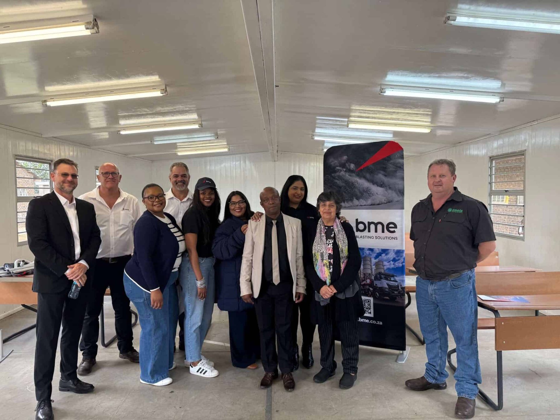 BME, Omnia Agriculture support education with donated mobile classroom. 1 BME, Omnia Group, Omnia Agriculture, donate, CSI, mobile classroom, Fundisisa Combined School, Dryden, Mpumalanga.