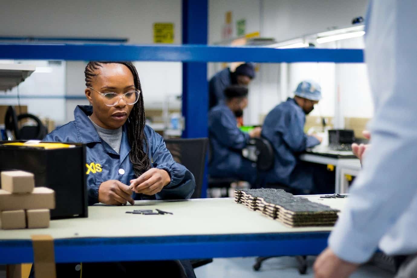 BME raises safety bar with high current detonator testing 4 The AXXIS Titanium EDD consists of an encapsulated electronic module with an electronic printed circuit board