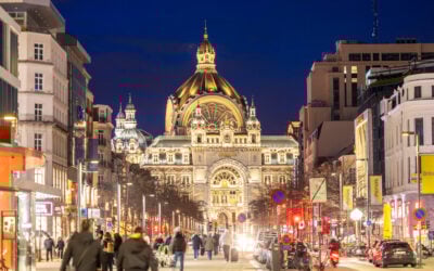 Zoom Lenses and Time Machines: A Whimsical Photographic Jaunt Through Antwerp Central