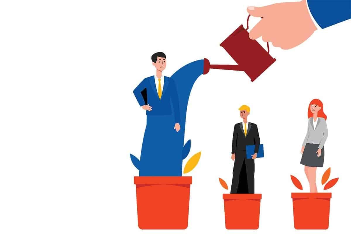 Ургамлыг усалж буй гар, бизнес эрхлэгчийг өсгөж буй, бизнесийн хүрээнд өсөлт хөгжилтийг санал болгож буй зураг. - Business.MN