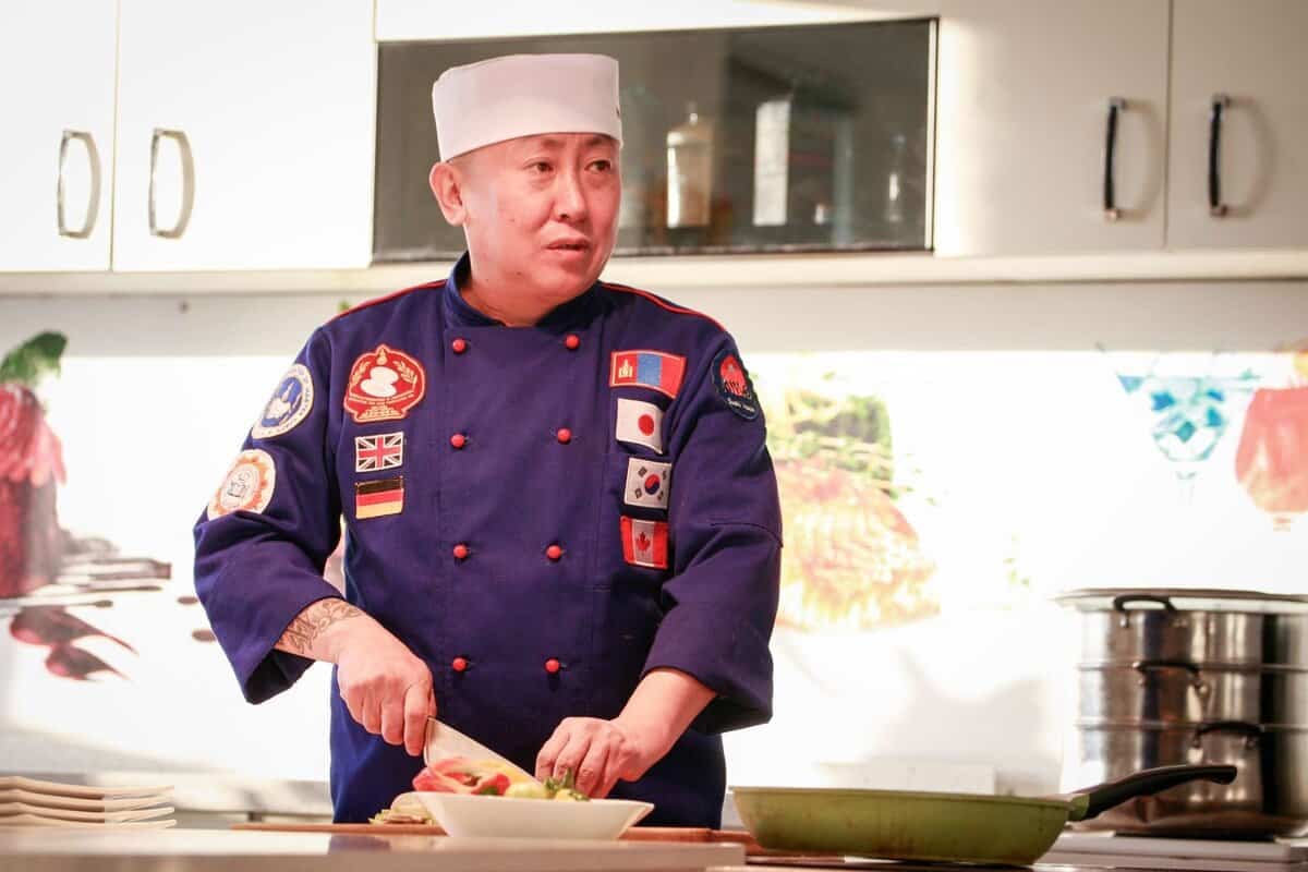 Бизнес яг л сүши хийх шиг