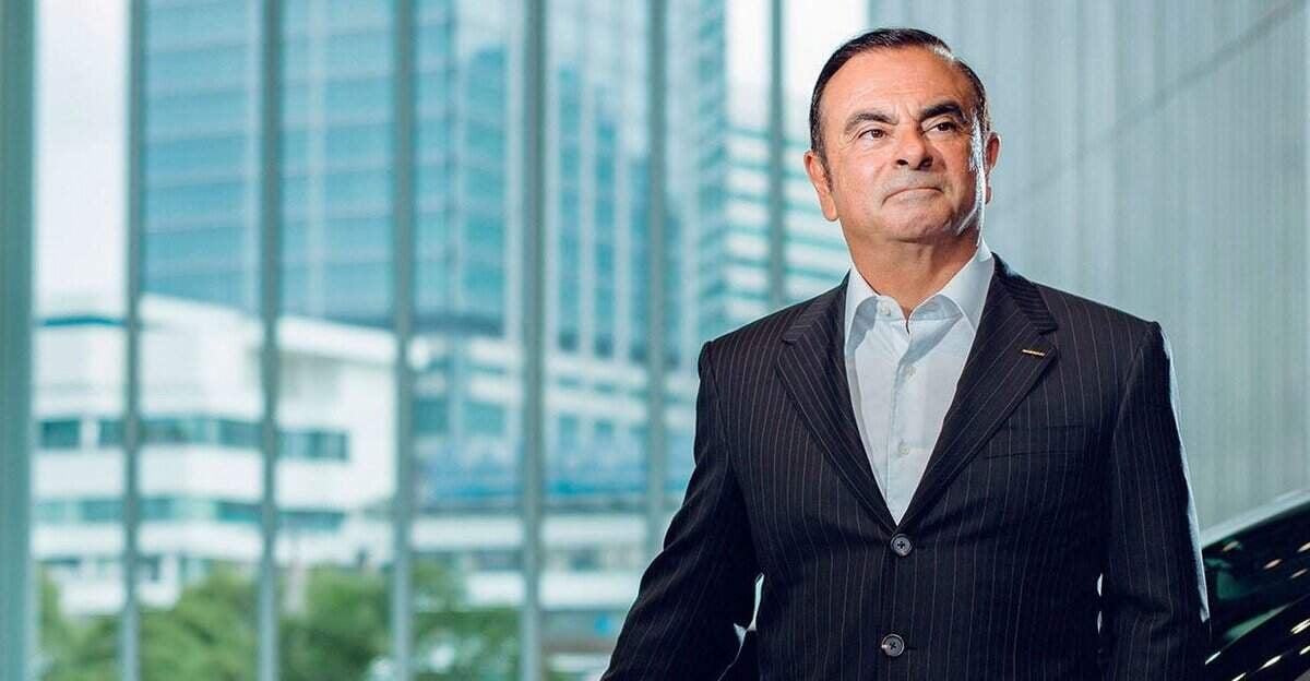 Судалтай костюмтай эр том цонхны өмнө итгэлтэйгээр зогсоно. Хотын дэвсгэр дээр шилэн фасад бүхий өндөр барилгууд баригдаж, мэргэжлийн уур амьсгал бүрдүүлдэг. - Business.MN