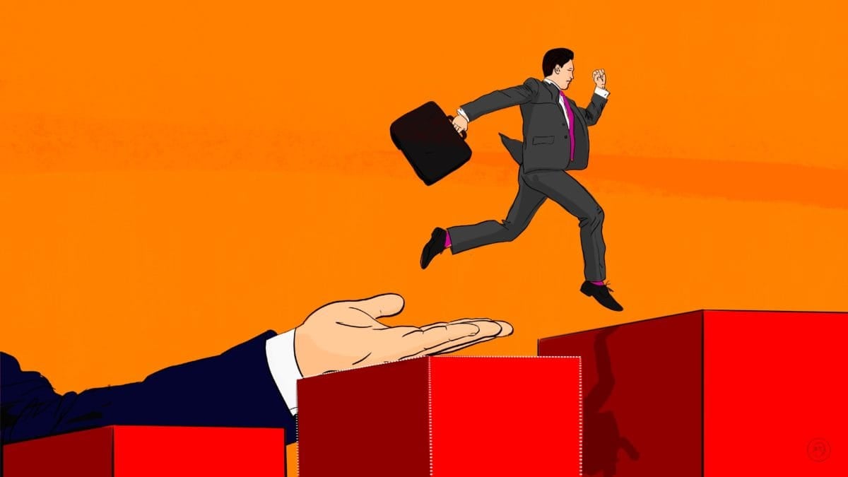 Ажил хэрэгч хувцастай энтрепренер цүнх барин хэд хэдэн улаан блок дээгүүр үсэрч буй дүрслэл. Костюм өмссөн том гар нь блокуудын аль нэгийг тавцан болгон дэмжиж, хүний үсрэлтэнд тусалдаг. Арын дэвсгэр нь улбар шар өнгөтэй. - Business.MN