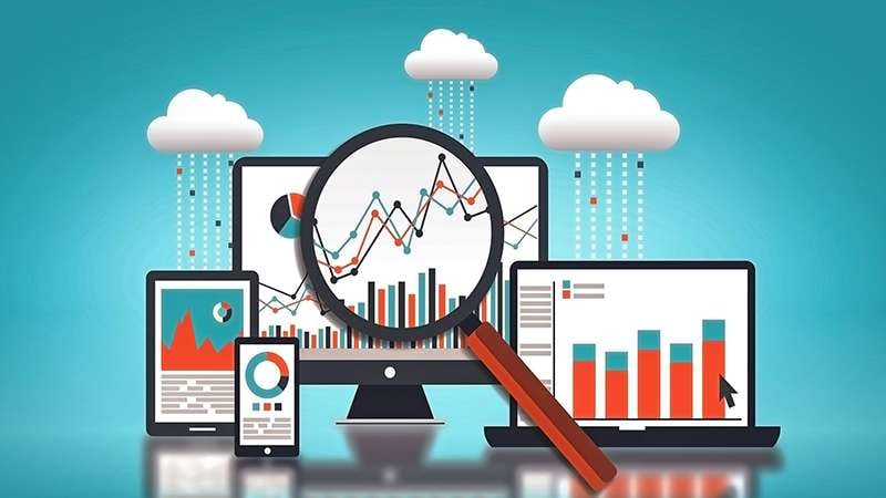 Өгөгдлийн аналитик дүрслэл: ширээний компьютер, зөөврийн компьютер, таблет, үүлэн дээрх том линзээр томруулсан графикууд нь бизнесийн ирээдүйн шийдвэр гаргахад чухал хэрэгсэл юм. - Business.MN