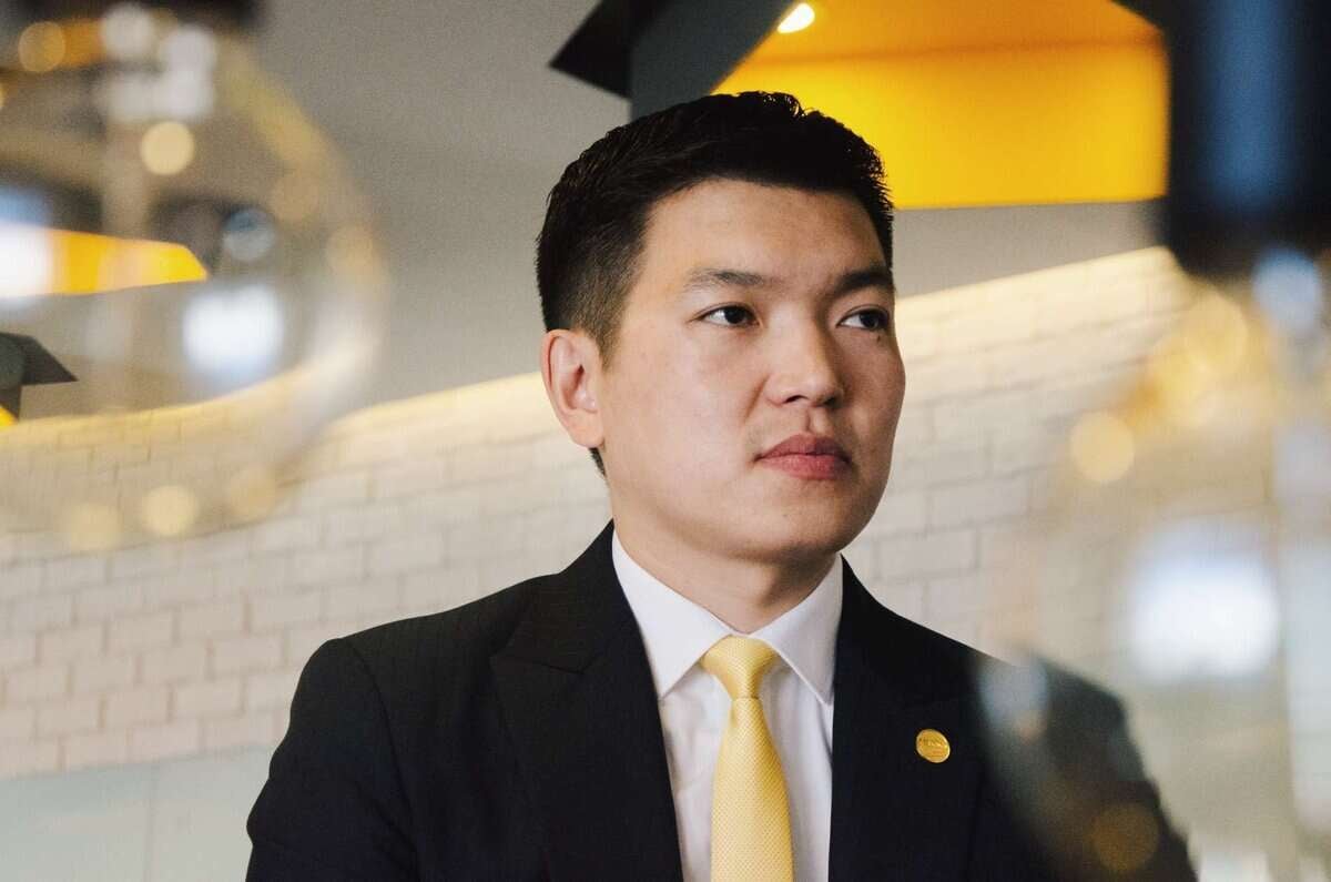 ажилтнаа нэг номерт