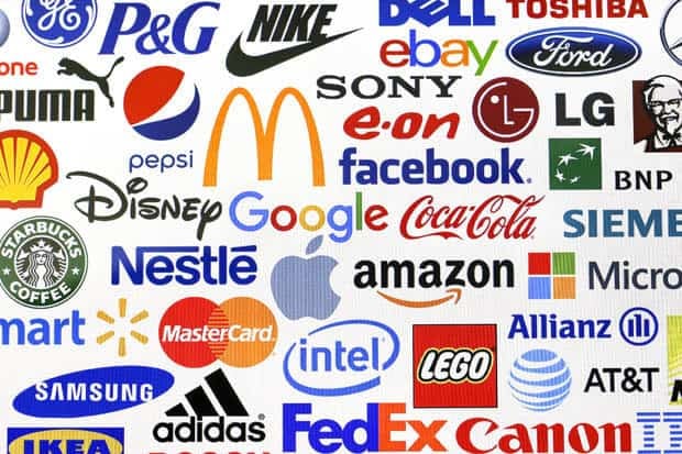 Nike, McDonald's, Google, Facebook, Amazon болон бусад олон алдартай компанийн логоны эвлүүлэг нь цагаан дэвсгэр дээр тод харагдаж байна. - Business.MN