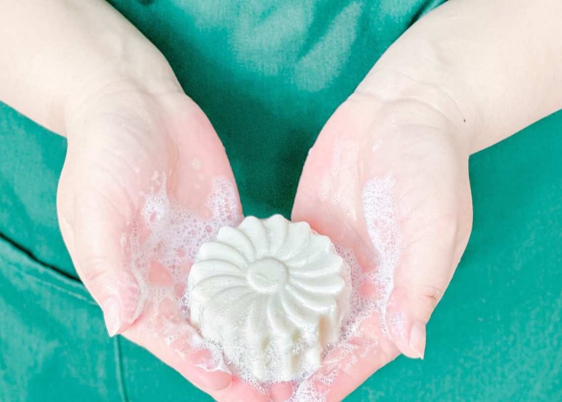 Харшилтай хүмүүс ванны бөмбөлгийг яагаад хэрэглэх ёстой вэ?