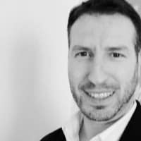 "La comptabilité est une tâche essentielle pour toute entreprise, mais elle peut être intimidante pour ceux qui ne sont pas familiers avec les principes comptables. Heureusement, il existe des moyens simples de gérer votre comptabilité en entreprise sans avoir à engager un comptable professionnel. Dans cet article, nous allons vous montrer comment faire votre comptabilité en entreprise de manière efficace et facile. Tout d'abord, il est important de comprendre les principes de base de la comptabilité. Cela inclut la tenue de registres précis de toutes les transactions financières de votre entreprise, y compris les ventes, les achats, les paiements et les dépenses. Vous devrez également comprendre les différents types de comptes, tels que les comptes de trésorerie, les comptes clients et les comptes fournisseurs. Une fois que vous avez une compréhension de base de la comptabilité, vous pouvez commencer à utiliser des outils pour vous aider à gérer vos finances. Les logiciels de comptabilité sont un excellent moyen de suivre vos transactions financières et de générer des rapports financiers précis. Vous pouvez également utiliser des feuilles de calcul pour suivre vos dépenses et vos revenus. Enfin, il est important de garder vos finances organisées et à jour. Cela signifie que vous devez tenir des registres précis de toutes vos transactions financières et les mettre à jour régulièrement. Vous devrez également garder une trace de vos factures et de vos reçus pour vous assurer que vous êtes en mesure de justifier toutes vos dépenses. En suivant ces étapes simples, vous pouvez facilement gérer votre comptabilité en entreprise sans avoir à engager un comptable professionnel. Avec un peu de temps et d'efforts, vous pouvez garder vos finances en ordre et vous concentrer sur la croissance de votre entreprise."