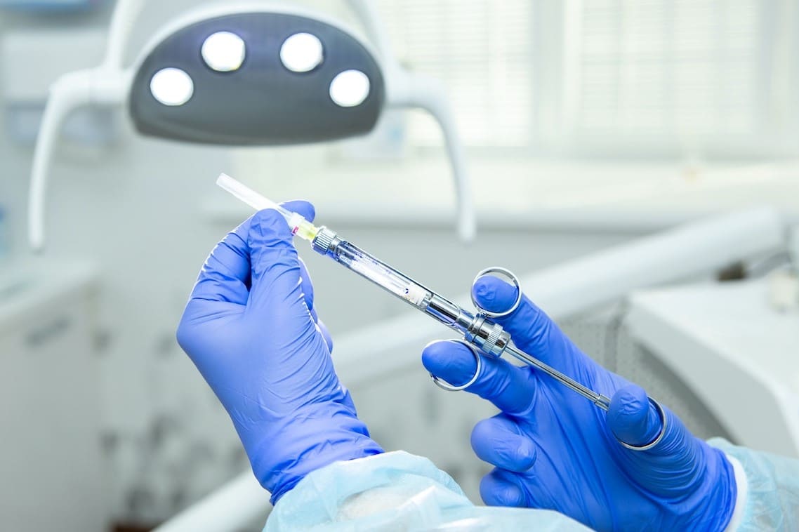 Znieczulenie u dentysty – przebieg, ile trwa, cena