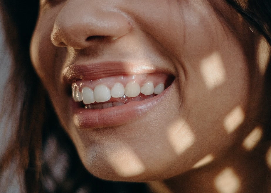 Uśmiech dziąsłowy (gummy smile)