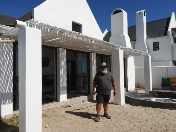 Pergolas Dikaios Building