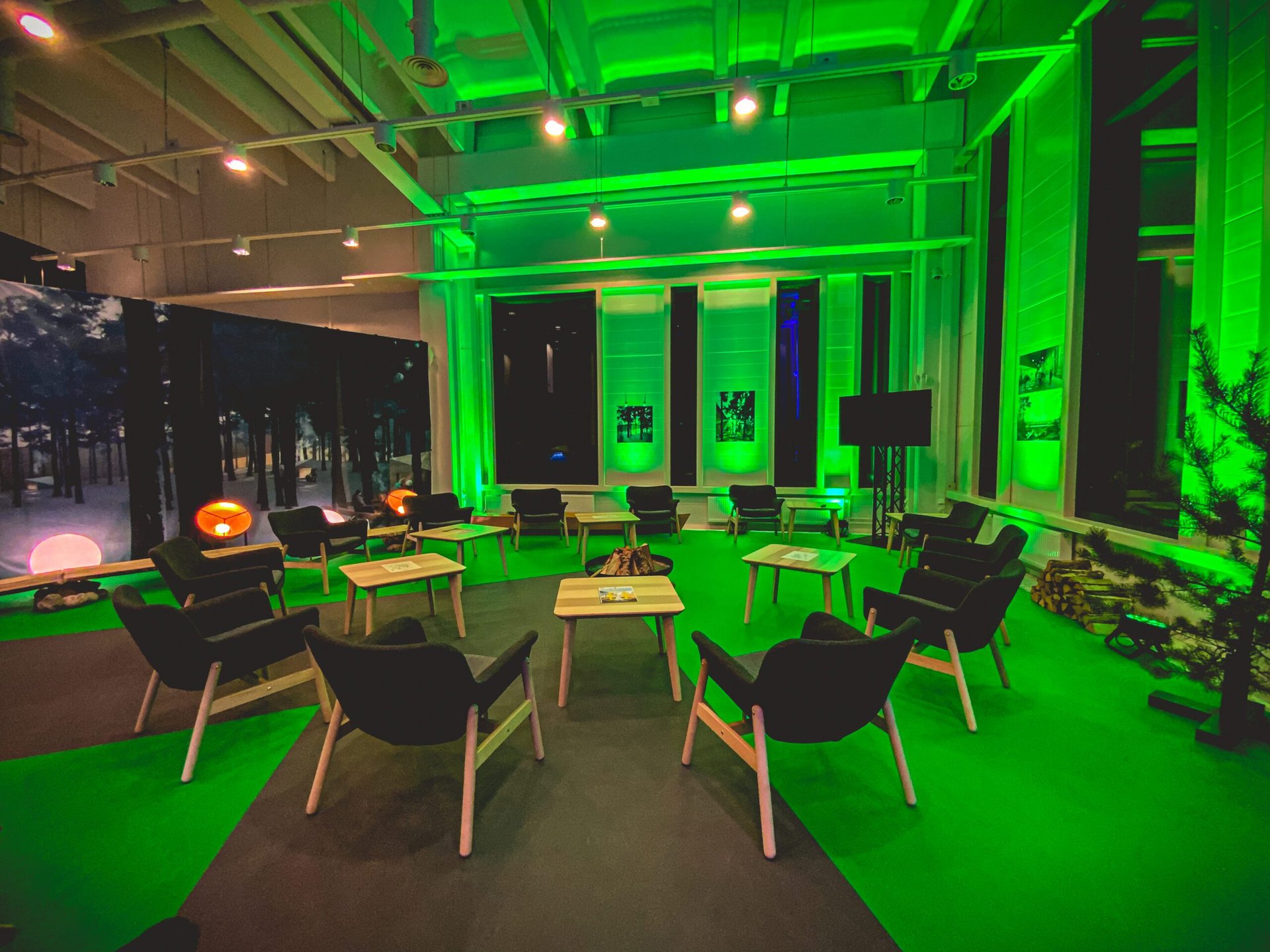 Showroom asiakastilaisuuden toteutus Pyhtäällä