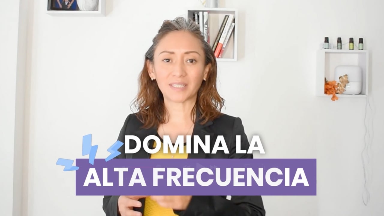 Imagen educativa que invita a aprender paso a paso cómo usar el aparato de alta frecuencia facial en un curso online profesional.
