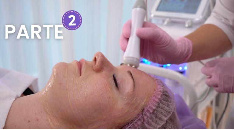 Tratamiento de microdermoabrasión en proceso, parte 2