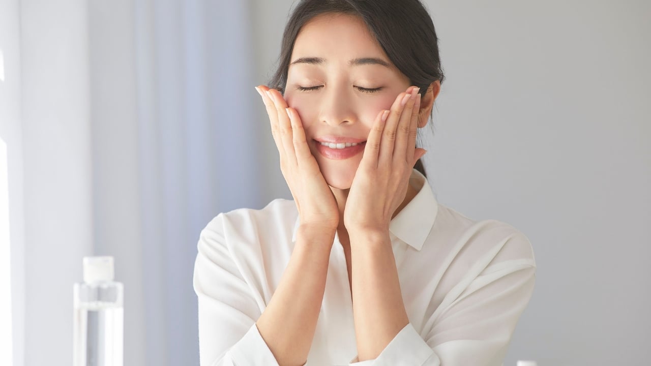 Tratamiento facial con alta frecuencia diseñado para descongestionar, reducir enrojecimiento y calmar la piel sensible.