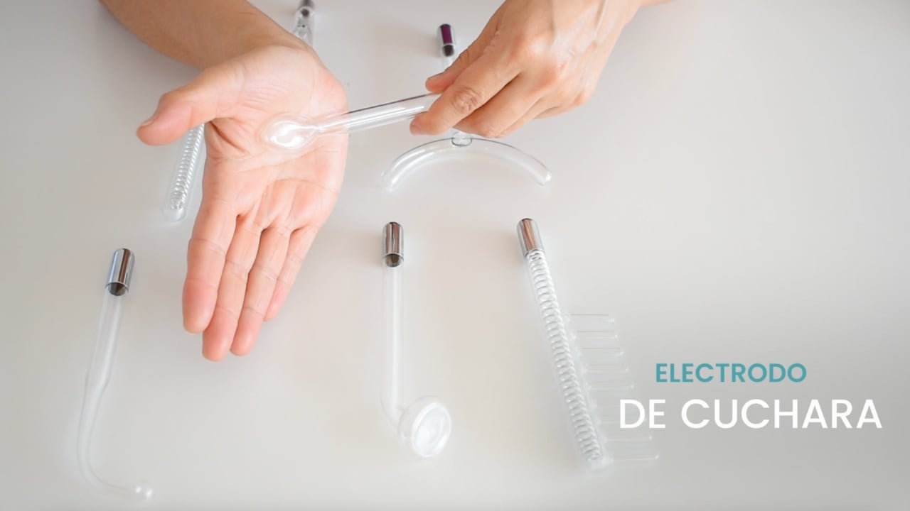 Electrodo de cuchara para trabajar áreas delicadas como ojos y nariz en estética facial.