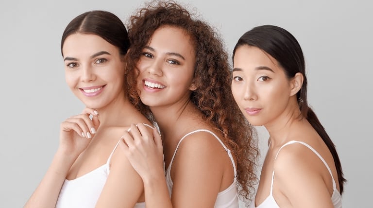 Resultados de piel sana y revitalizada después de un tratamiento de microestimulación facial