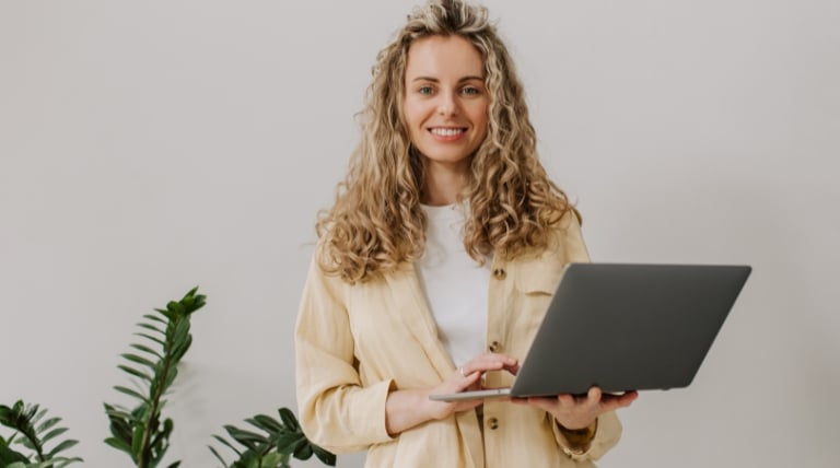 Técnica de microestimulación aplicada por una cosmetóloga profesional y actualizada en tratamientos estéticos.