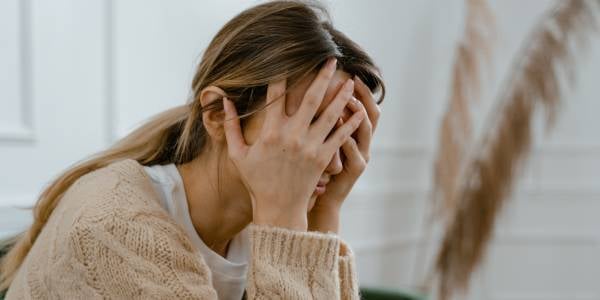 Técnica de masaje craneal para aliviar el estrés